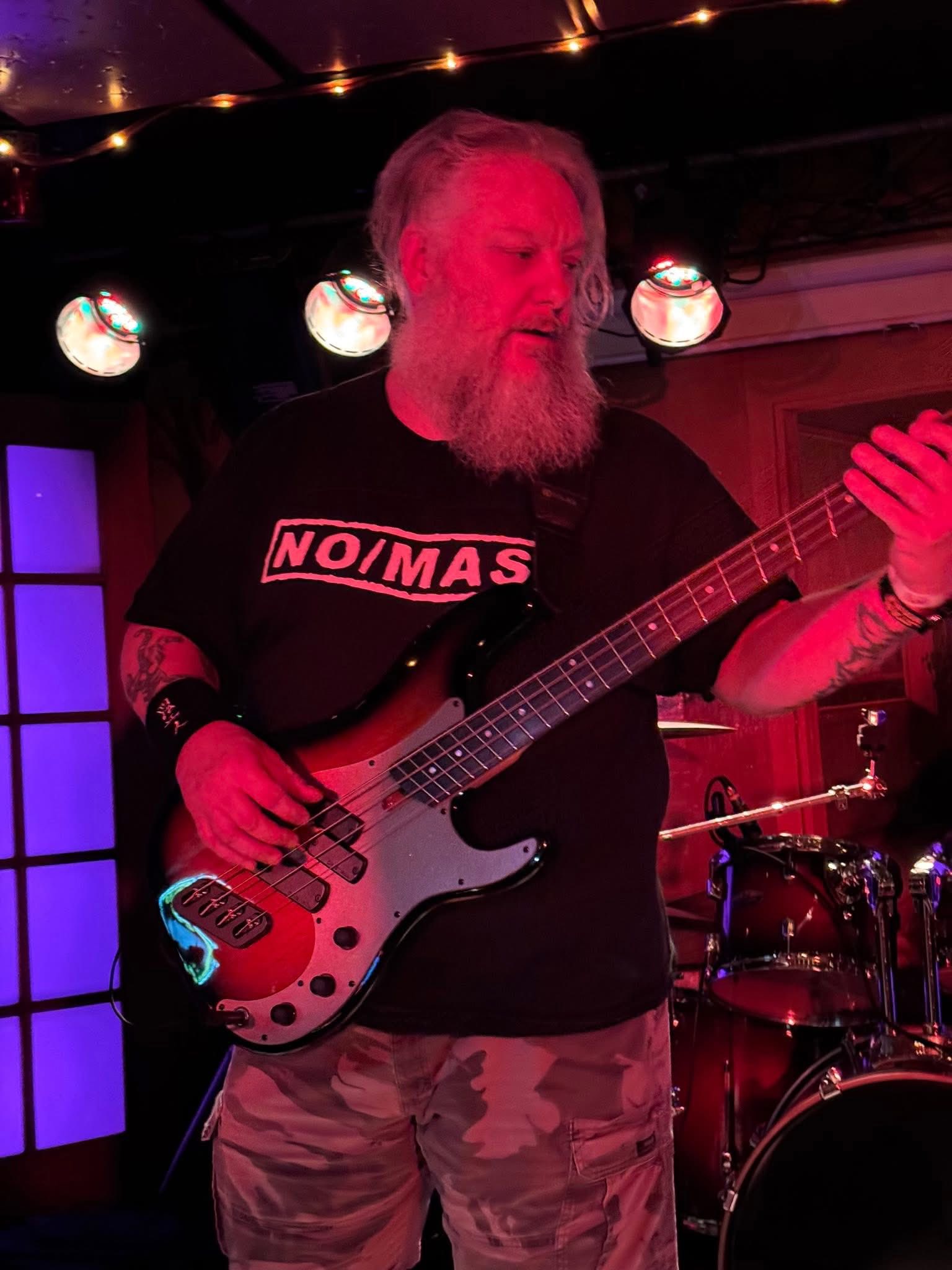 Stan Cartright performing live