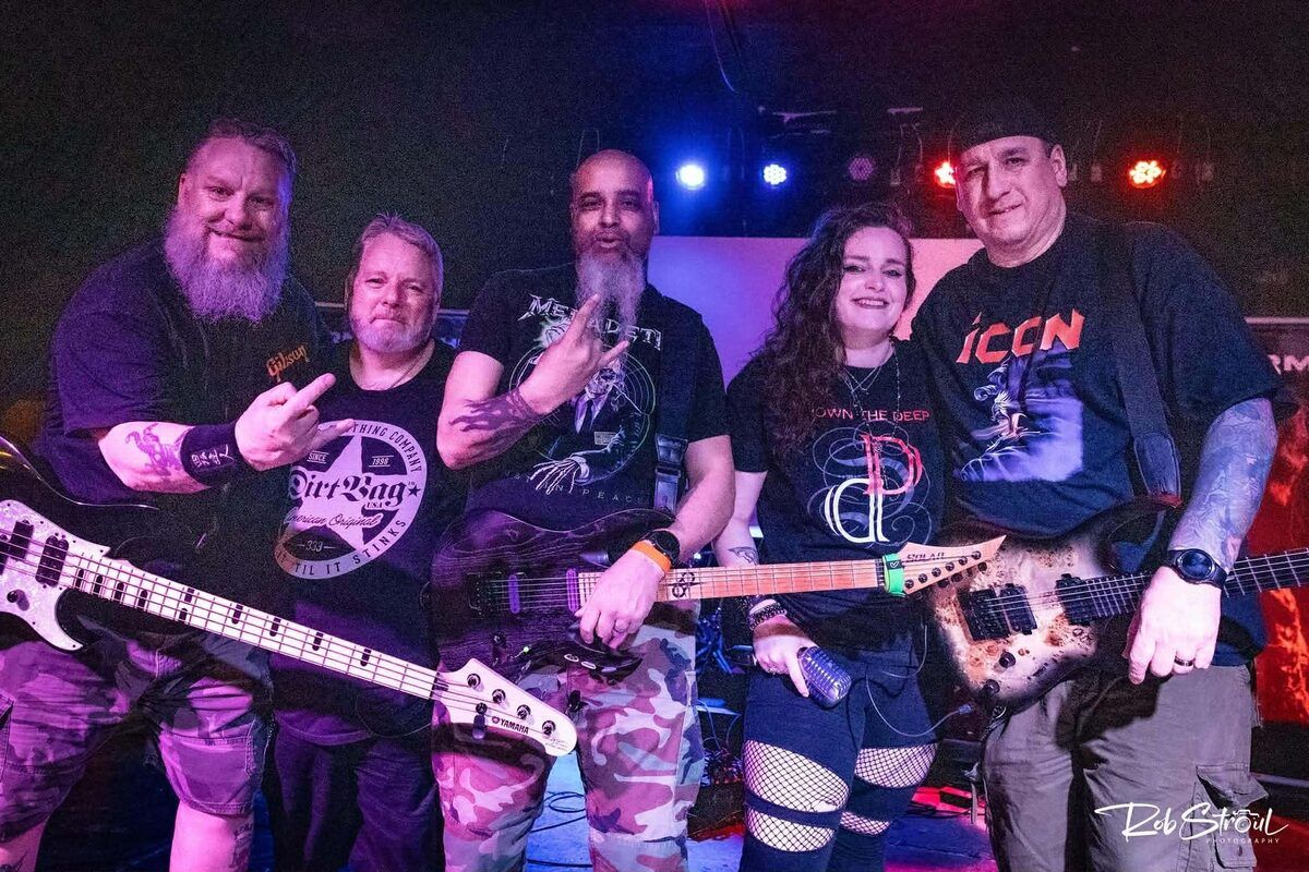 Ron Dickum performing