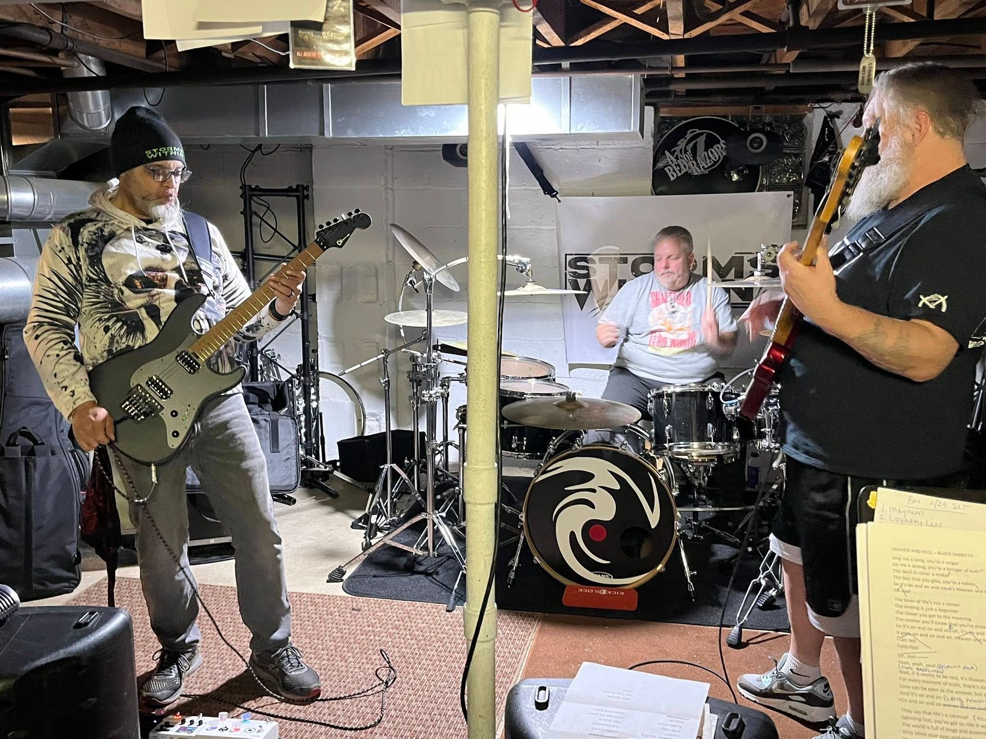 Ron Dickum performing