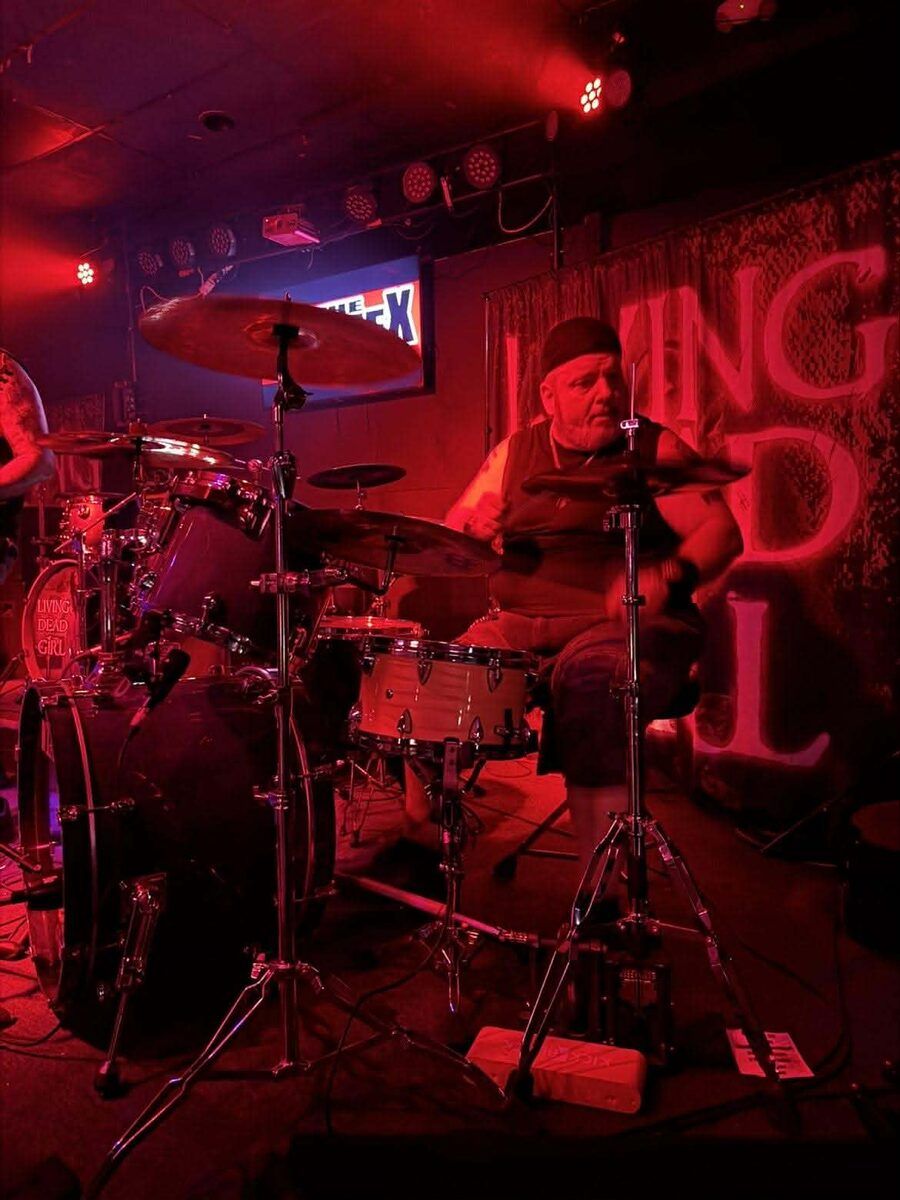 Ron Dickum performing
