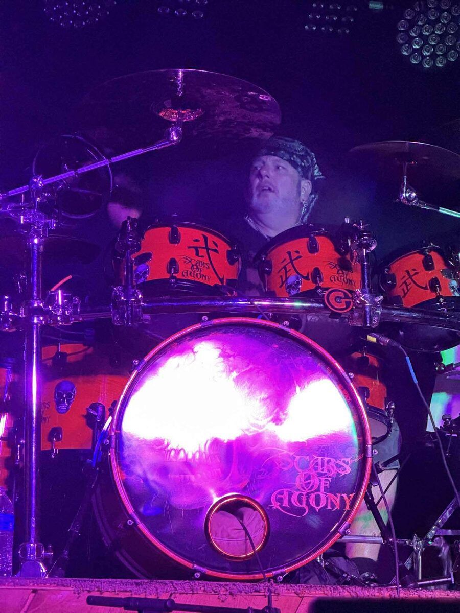 Ron Dickum performing