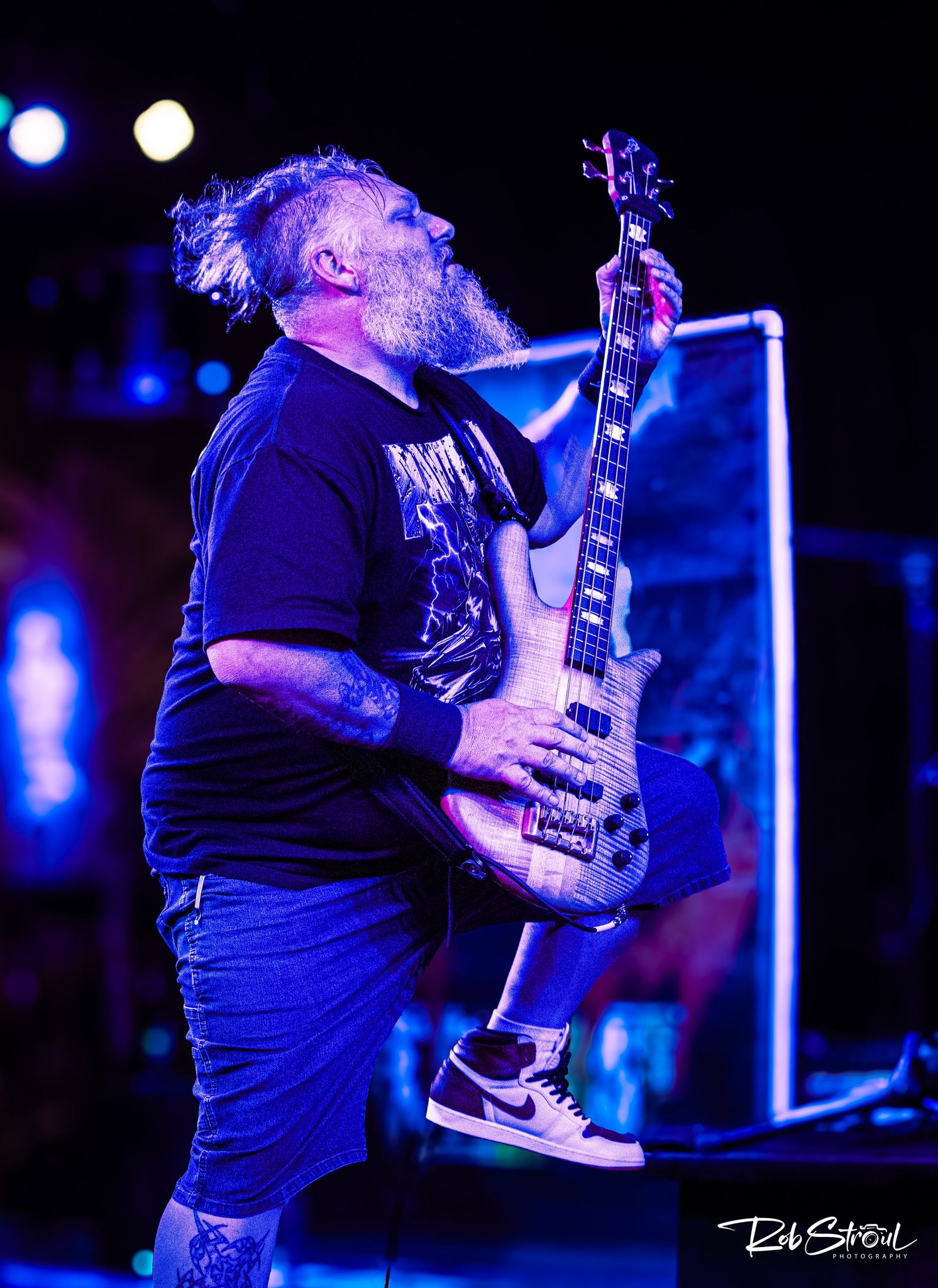 Stan Cartright performing live
