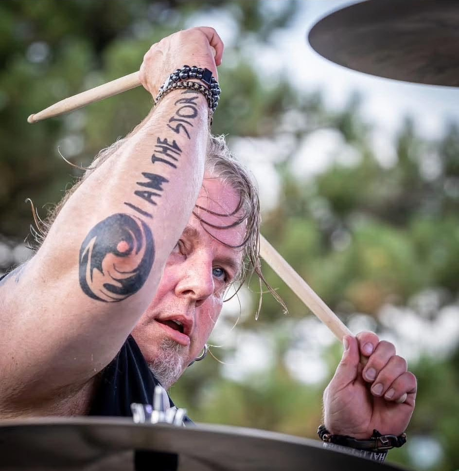 Ron Dickum performing
