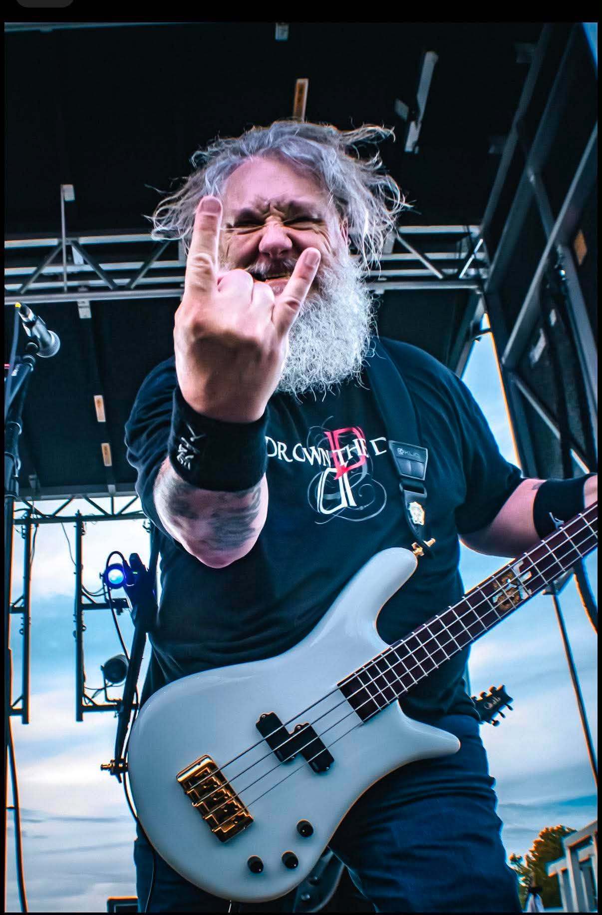 Stan Cartright performing live